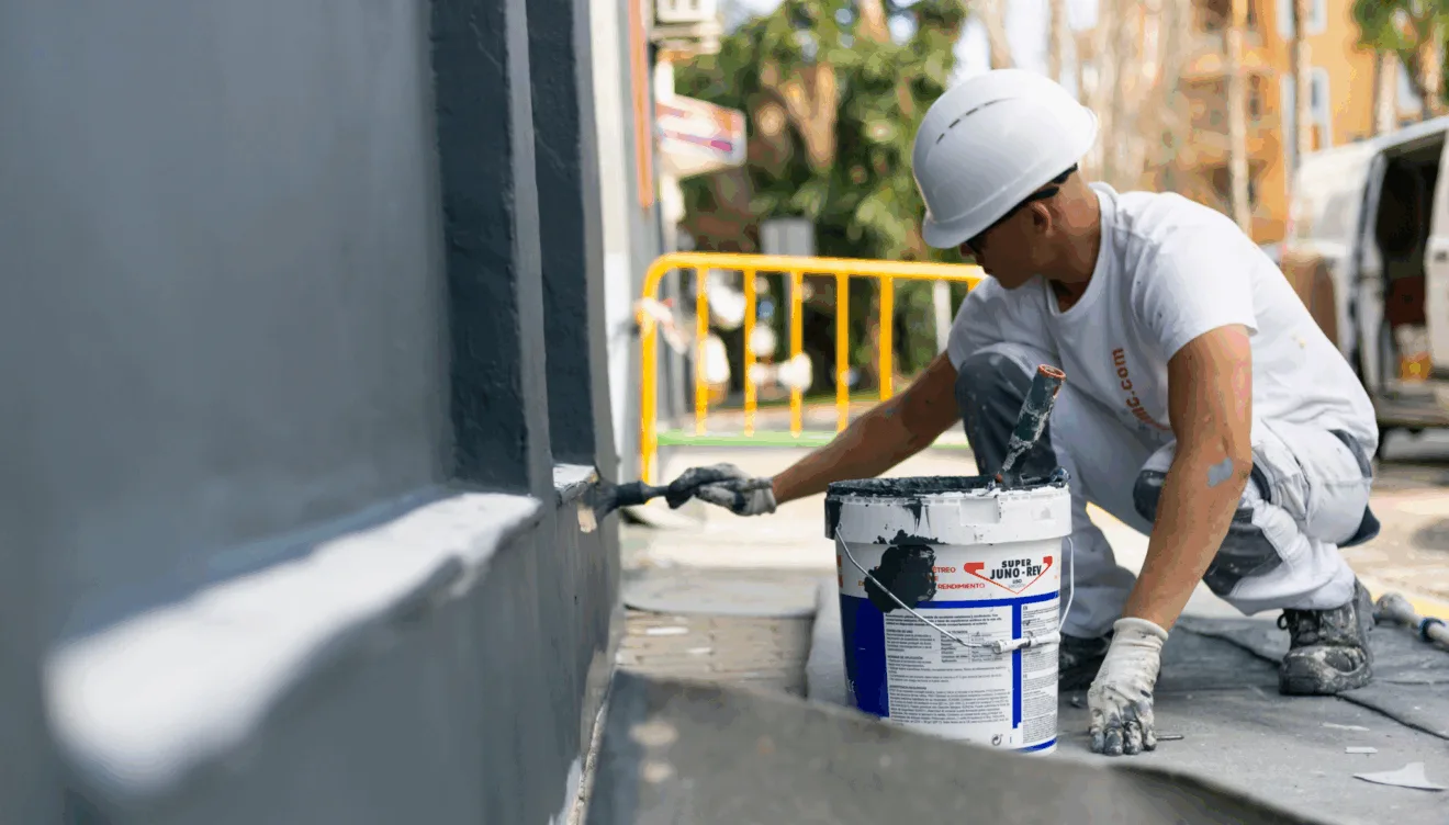 Aplicación profesional de recubrimientos ecológicos en exteriores