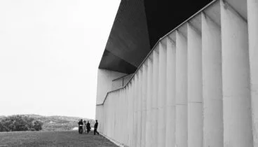 Auditorio moderno como escenario de eventos exclusivos – Revista Vogue