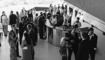 Celebración de lujo en espacio cultural valenciano – Revista Vogue