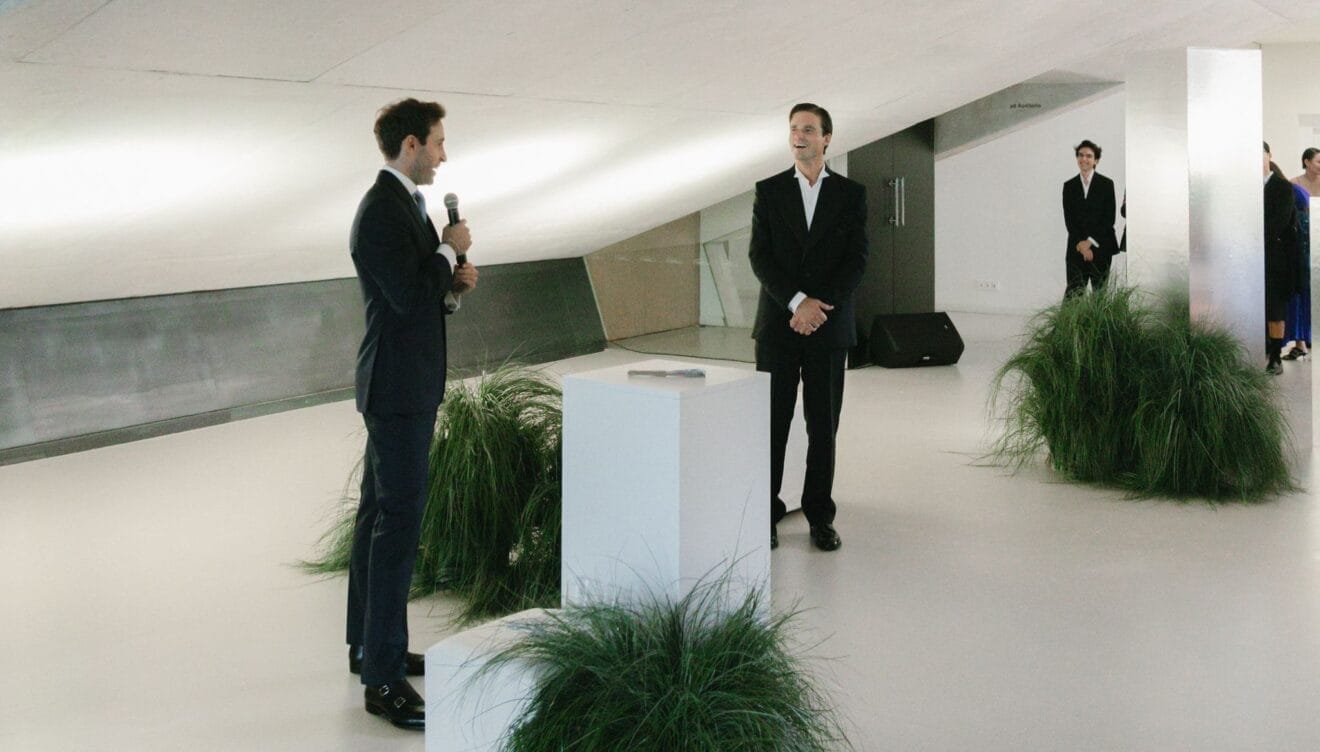 Celebración nupcial entre arquitectura contemporánea y vistas al mar - Revista Vogue