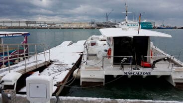 La cota de nieve se desploma en la Marina Alta esta semana, según la AEMET ¿Nevará? 7 embarcaciones en el puerto de denia cubiertas de nieve archivo
