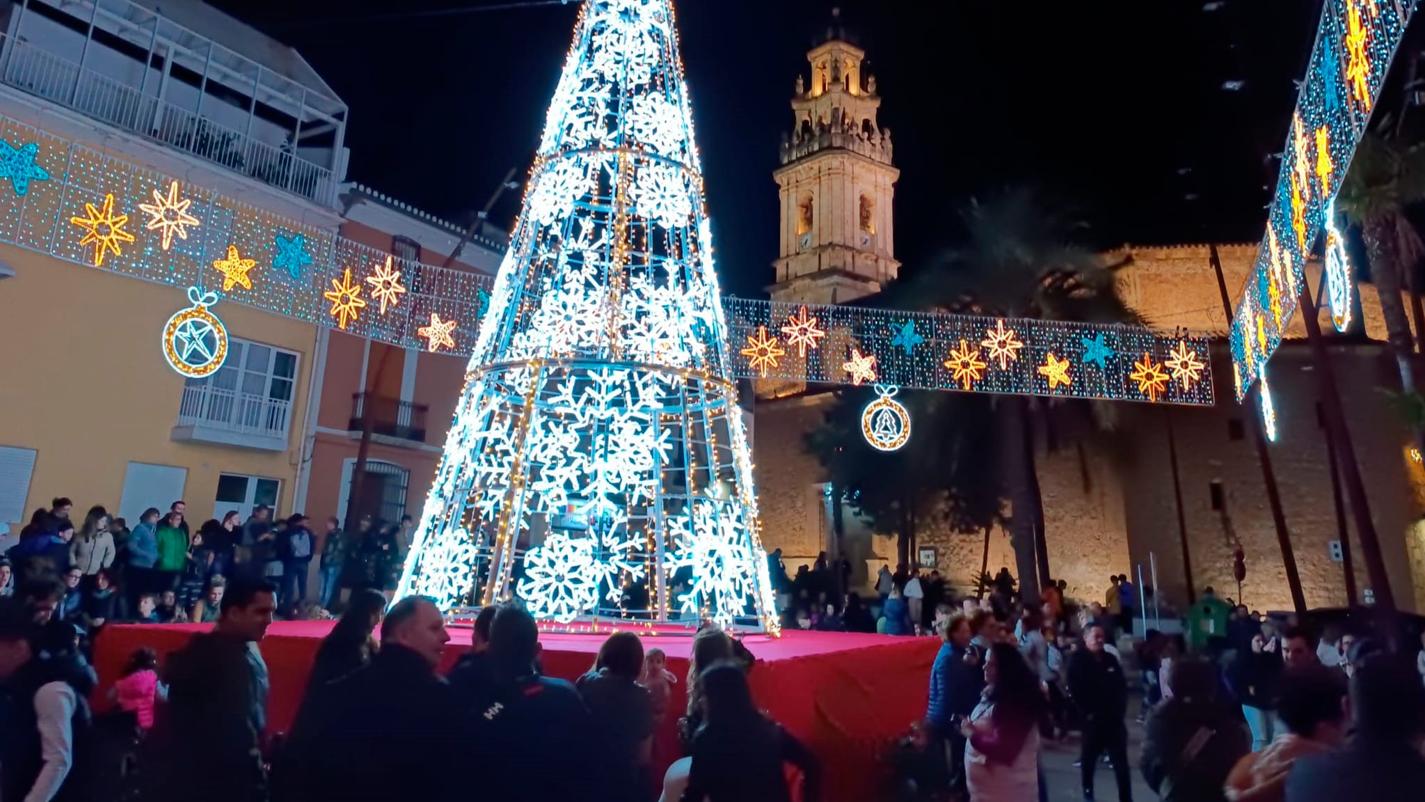 encendido de luces de navidad en la placa de lajuntament de pego en 2023
