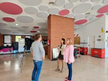 Die akustischen Sanierungsarbeiten in der Cafeteria des Seniorenzentrums in Calp wurden abgeschlossen.