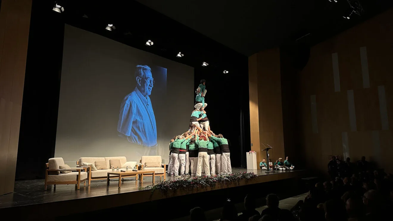Gala del II Premi Internacional a l’Educació Vicent Berenguer en el Auditori Teulada Moraira con actuación de la Muixaranga de la Marina Alta