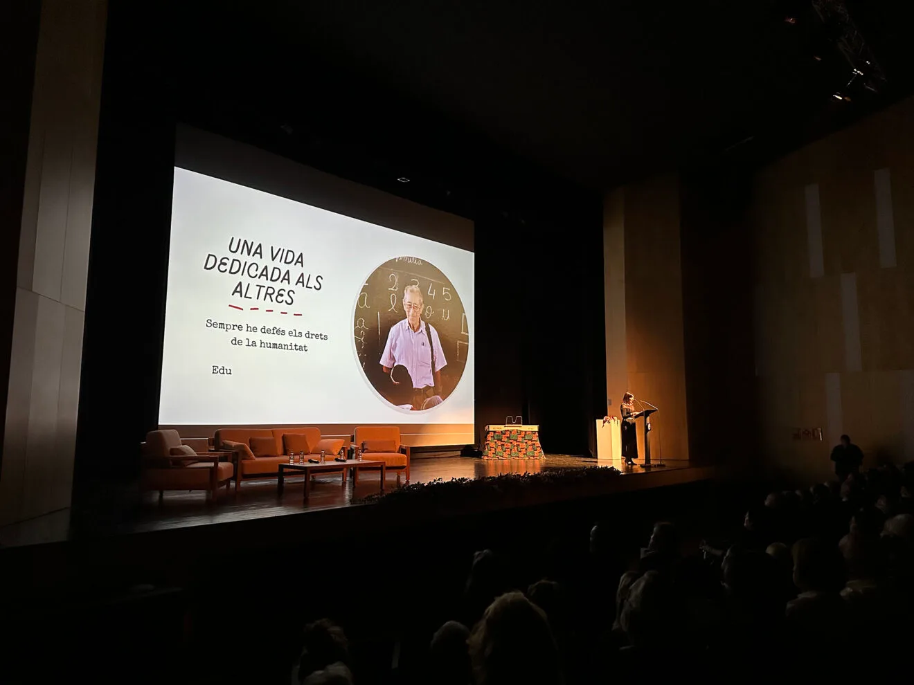 Homenaje a Vicent Berenguer en la gala II Premi Internacional a l’Educació Vicent Berenguer