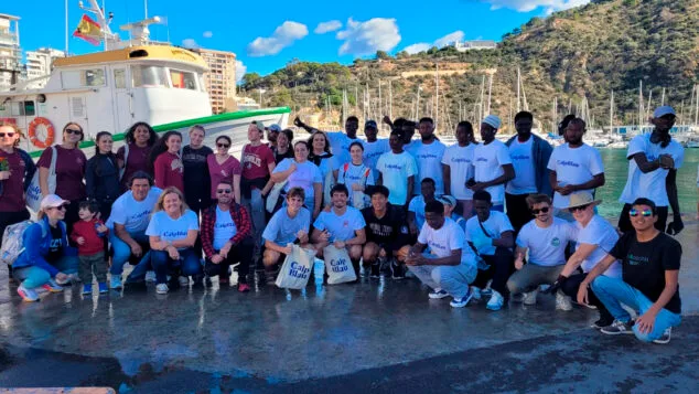 jornada de limpieza del litoral en calp blau