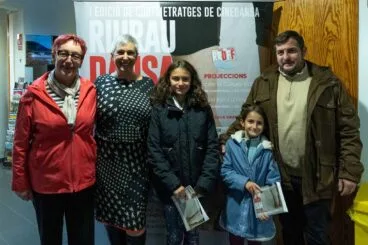 La alcaldesa de Ràfol d’Almunia Estefanía Rovira con el Teniente-Alcalde Jairo Sirerol y familia