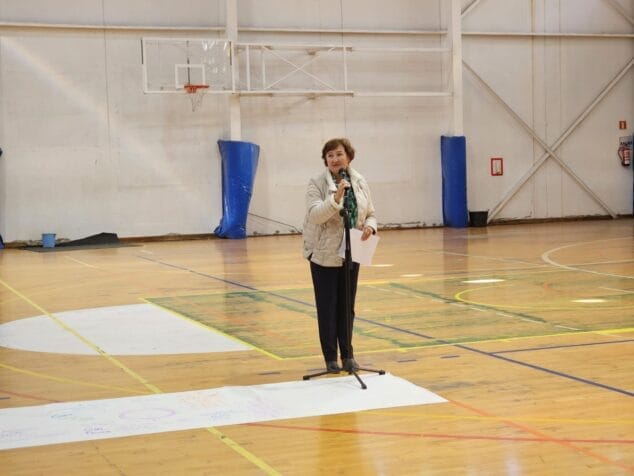 Imagen: La concejala de Igualdad, Itziar Doval, durante la lectura del manifiesto institucional del 25-N