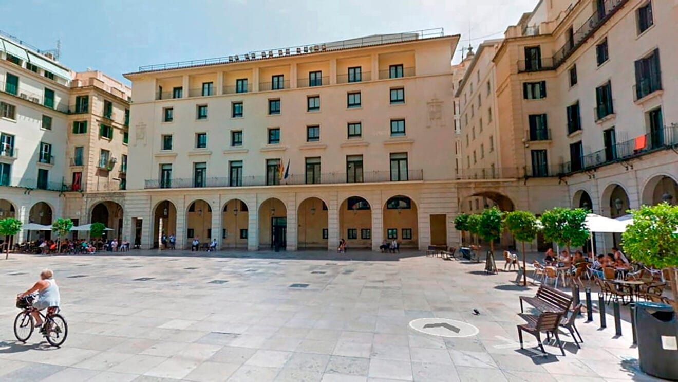 Plaza de la Audiencia Provincial de Alicante (archivo)