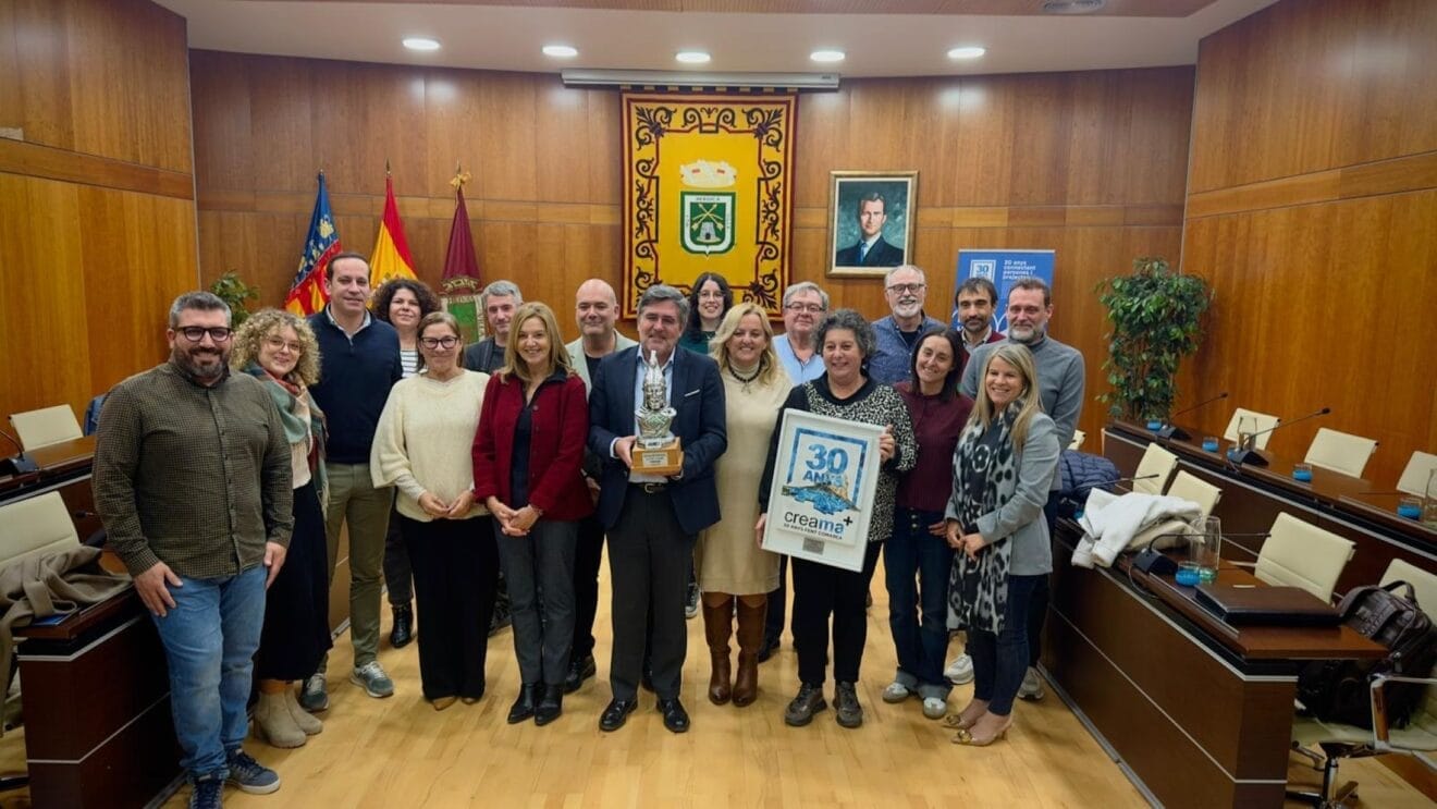 Representantes municipales y entidades colaboradoras celebran en Calp el anuncio de Pedreguer como próxima capitalidad comarcal