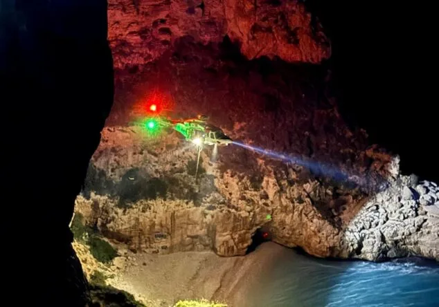 Imagen: Rescate de la mujer de 19 años en Benitatxell