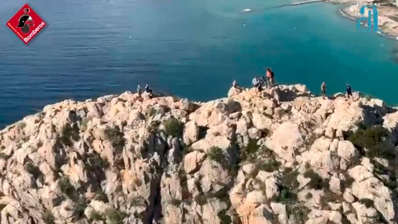 Senderistas esperando el rescate en Calp