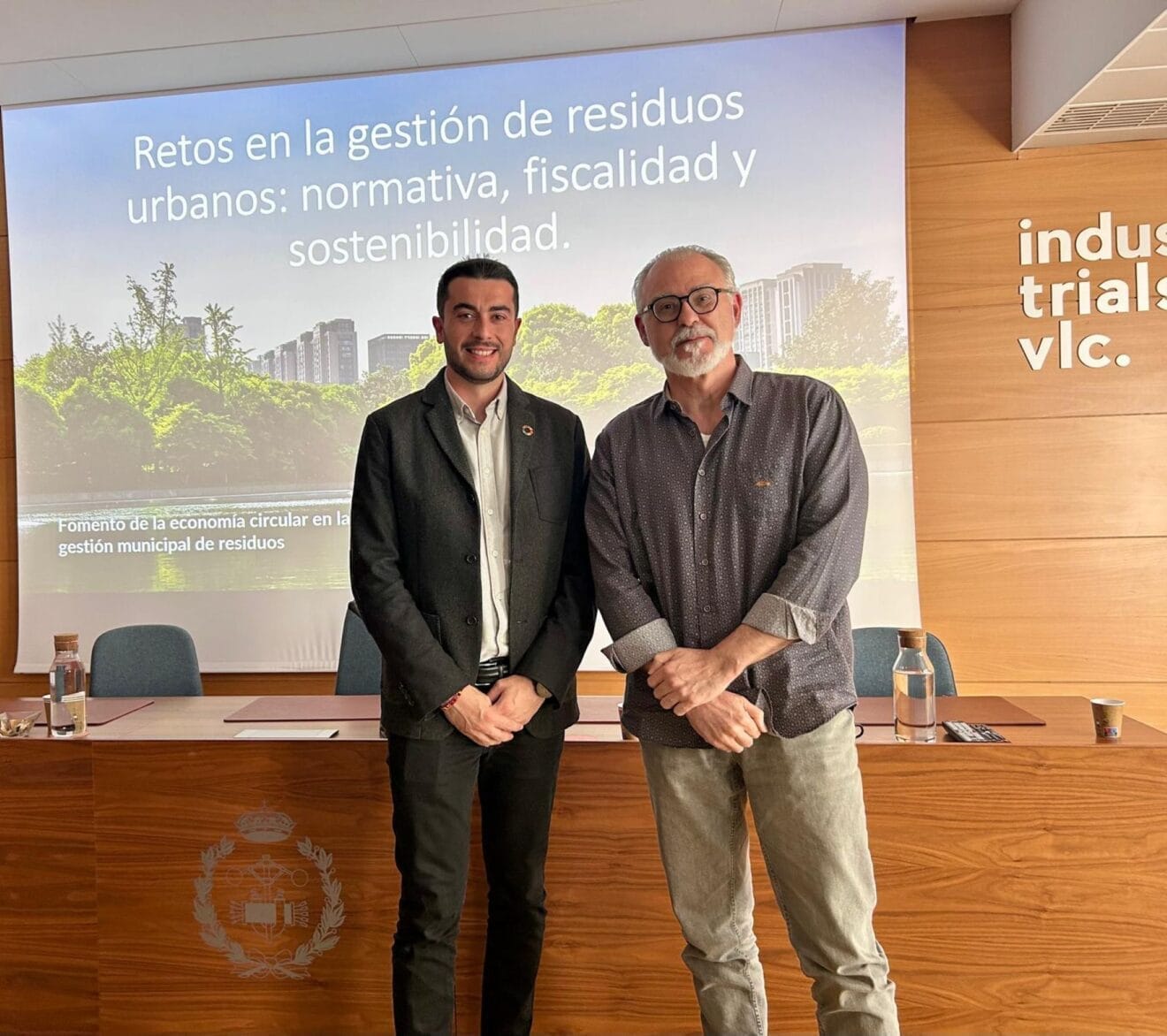 Sergi Ferrús y Ferran Lloret, representantes del Ayuntamiento de Pedreguer, en su ponencia sobre gestión de residuos
