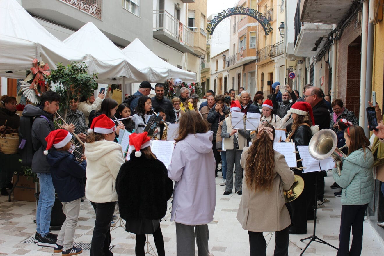 Actuación musical en Benitatxell durante el Mercado de Navidad 2025