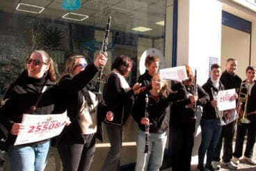 Agrupación Musical de Teulada celebra el premio de lotería 11