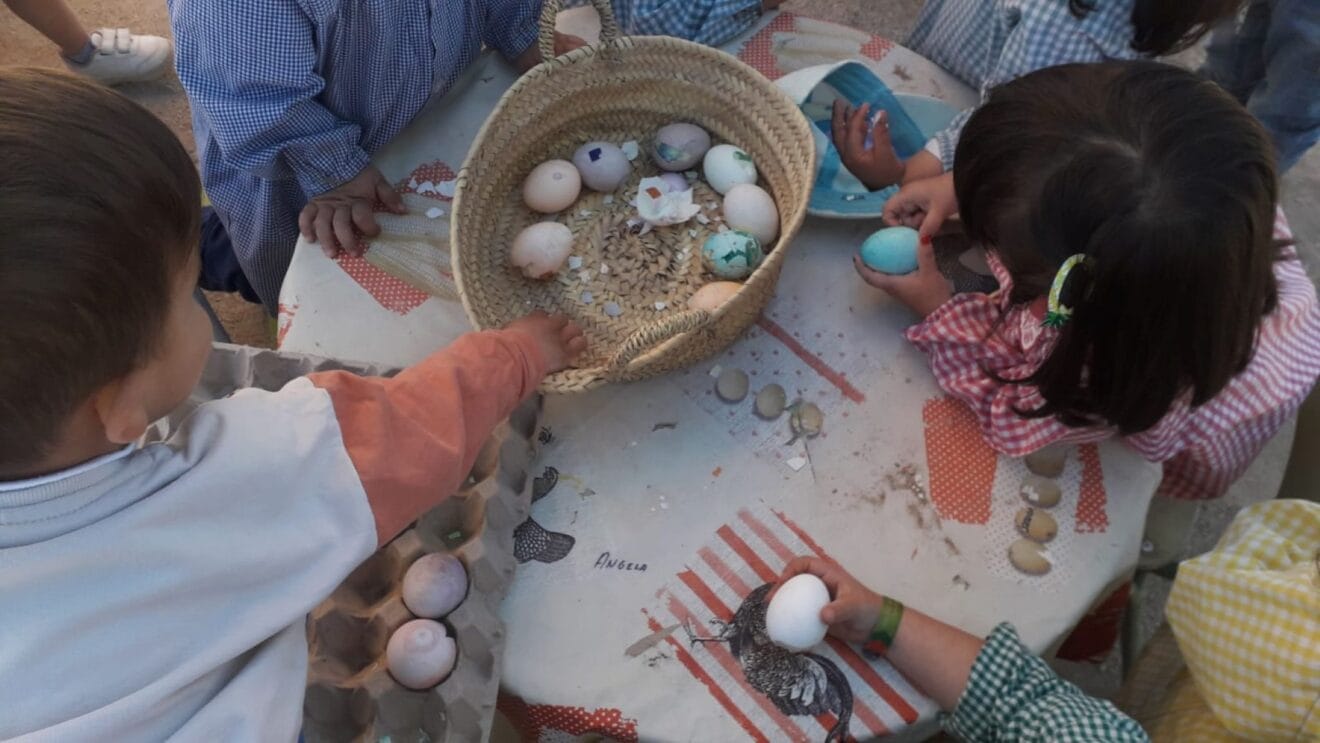 Alumnado de «La Glorieta» durante una actividad en el aula