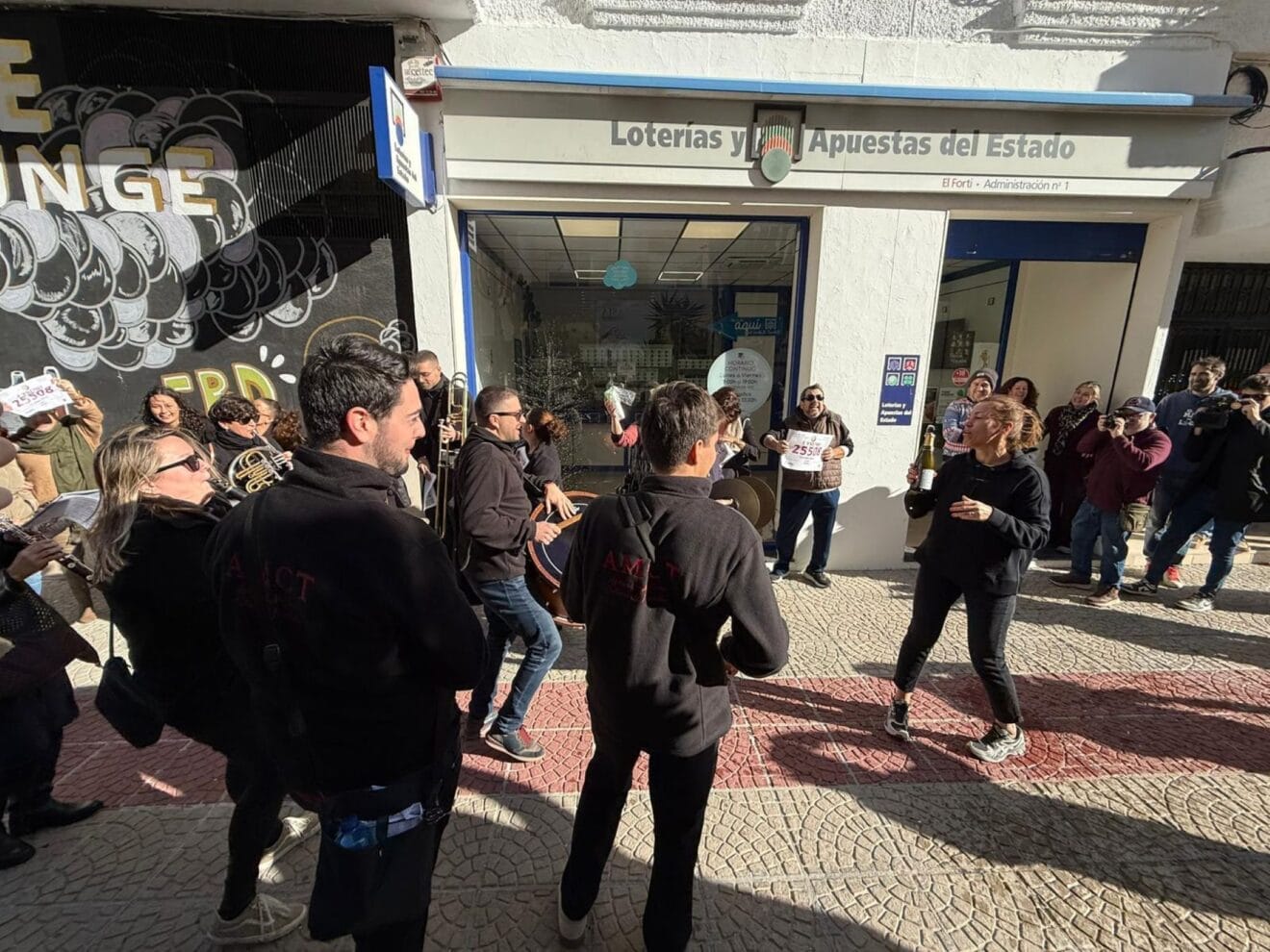 Así ha celebrado Moraira el cuarto premio de la Lotería de Navidad 9