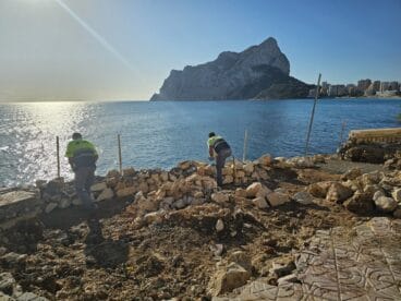 calp inicia las obras de reconstruccion del muro del paseo maritimo de la fossa danado por el temporal