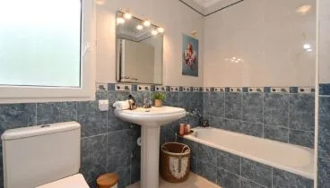 Comodidad diaria con baños equipados en todos los niveles de la villa