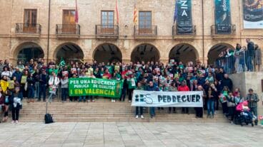 concentracion en denia por la huelga educativa en la marina alta