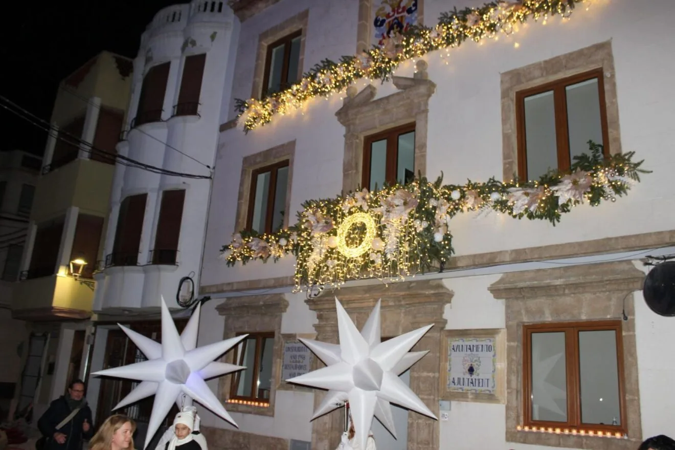 El Ayuntamiento de Benitatxell con decoración navideña