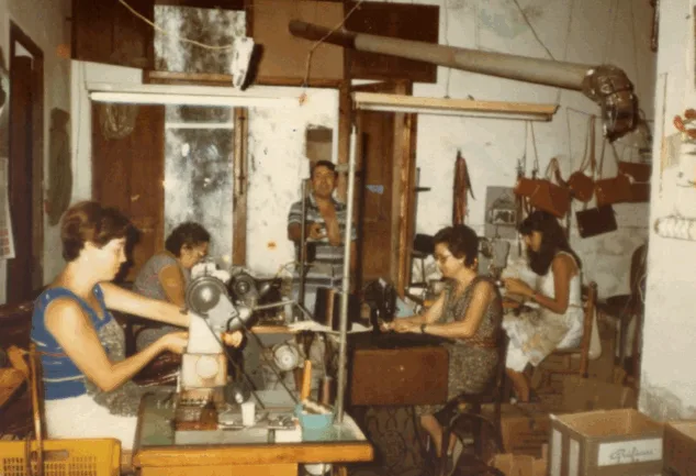 fabrica j causi 1981 fuente els porxens estudio agarrar maquina