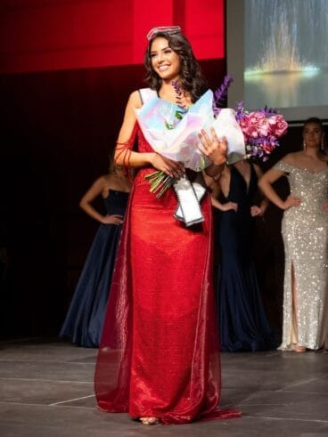 Gabriela Marqués, Miss RNB Alicante 2026, durante la gala final en Benissa, donde fue reconocida como la mujer más guapa de la provincia