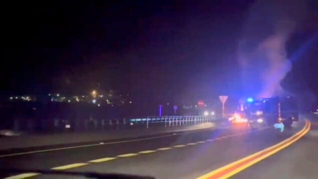 incendio de un vehiculo en benissa durante la noche del sabado 27 de diciembre 2025