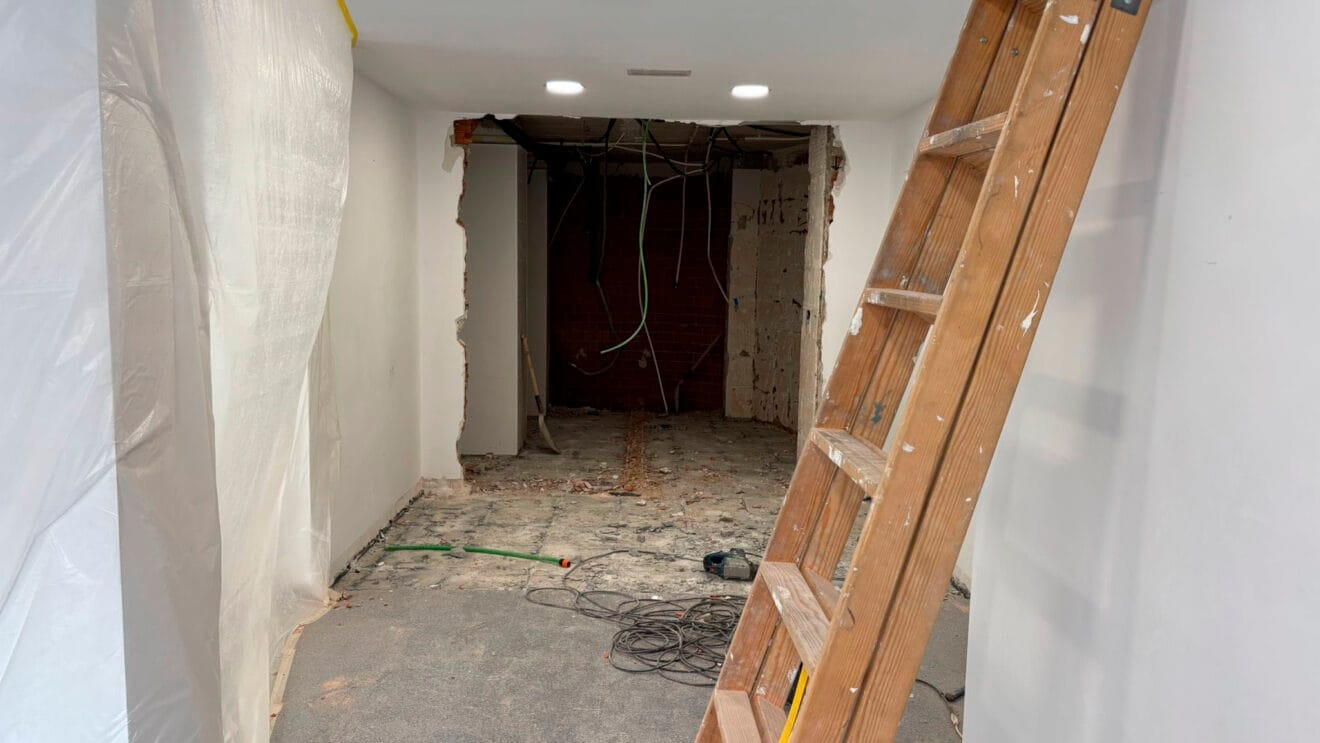 Interior de las obras en la Casa de la Música de Calp