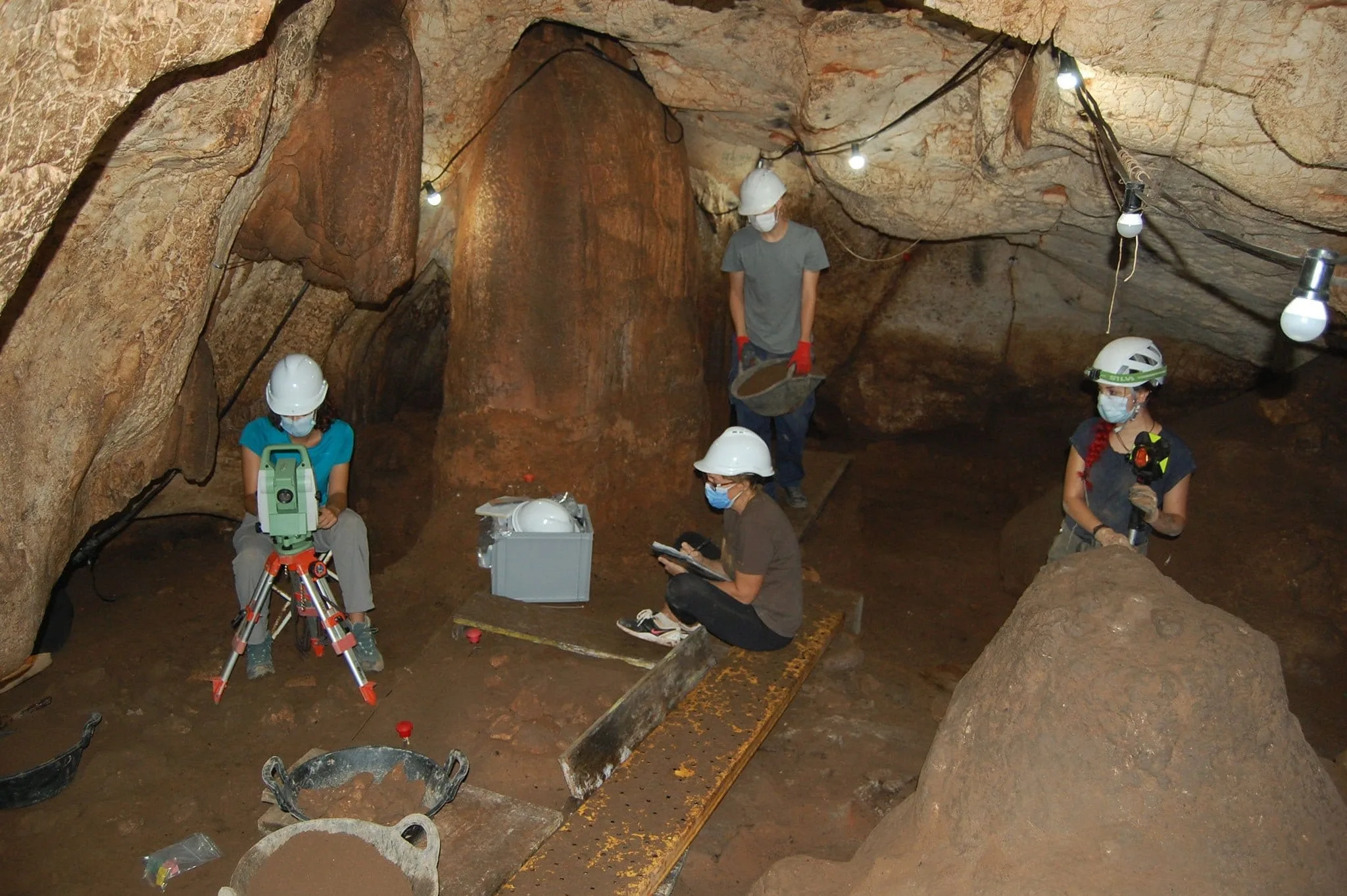 investigaciones arqueologicas desarrolladas en la cova del randero de pedreguer en 2021