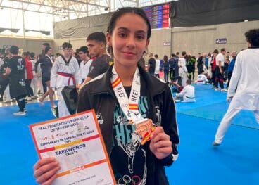 lilia mobtil del club taekwondo athenea de calp en el campeonato de espana