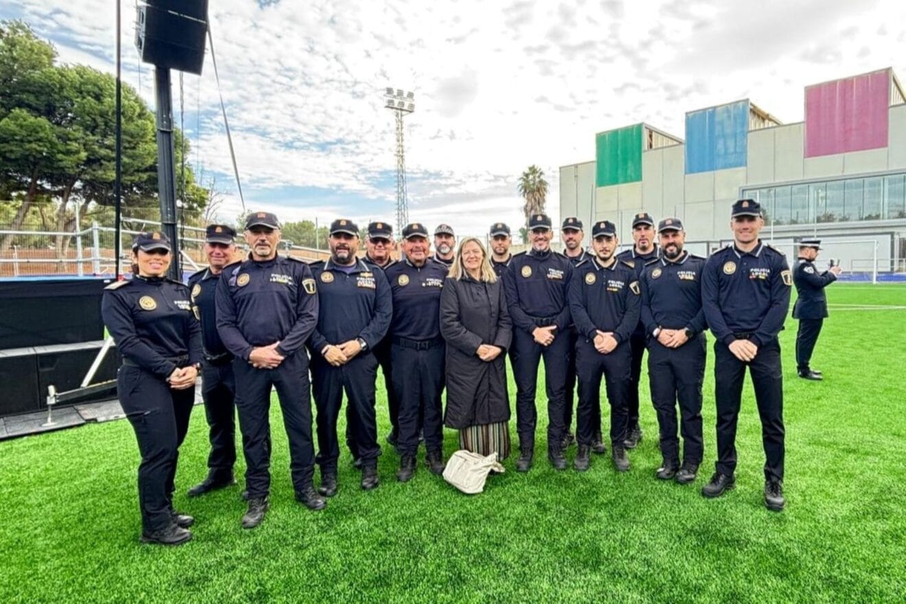 Los agentes de Benitatxell en el homenaje en Paiporta