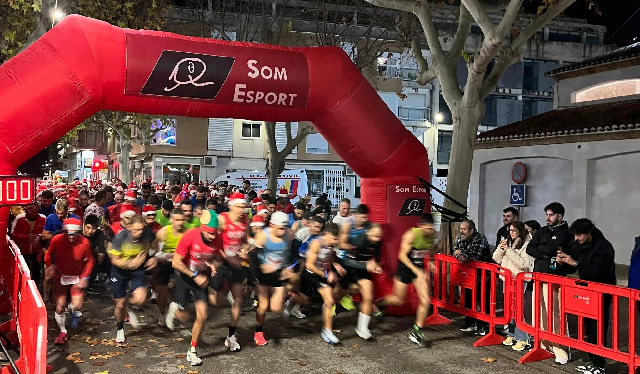momento de la salida de la xv cursa de sant silvestre de ondara