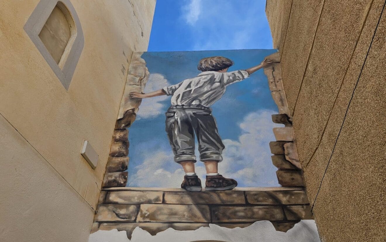 Portada El arte urbano de Tardor Roselló dinamiza el casco antiguo de Calp
