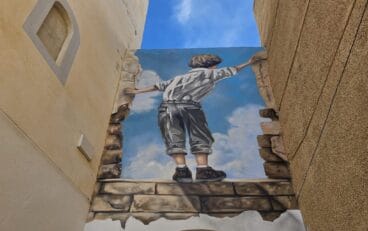 El nuevo mural de Tardor que convierte un rincón del casco antiguo de Calp en galería de arte 8 portada el arte urbano de tardor rosello dinamiza el casco antiguo de calp
