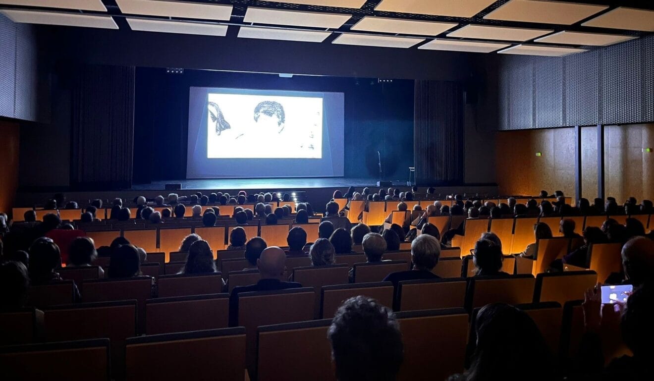 Público que asistió a la presentación en Pedreguer