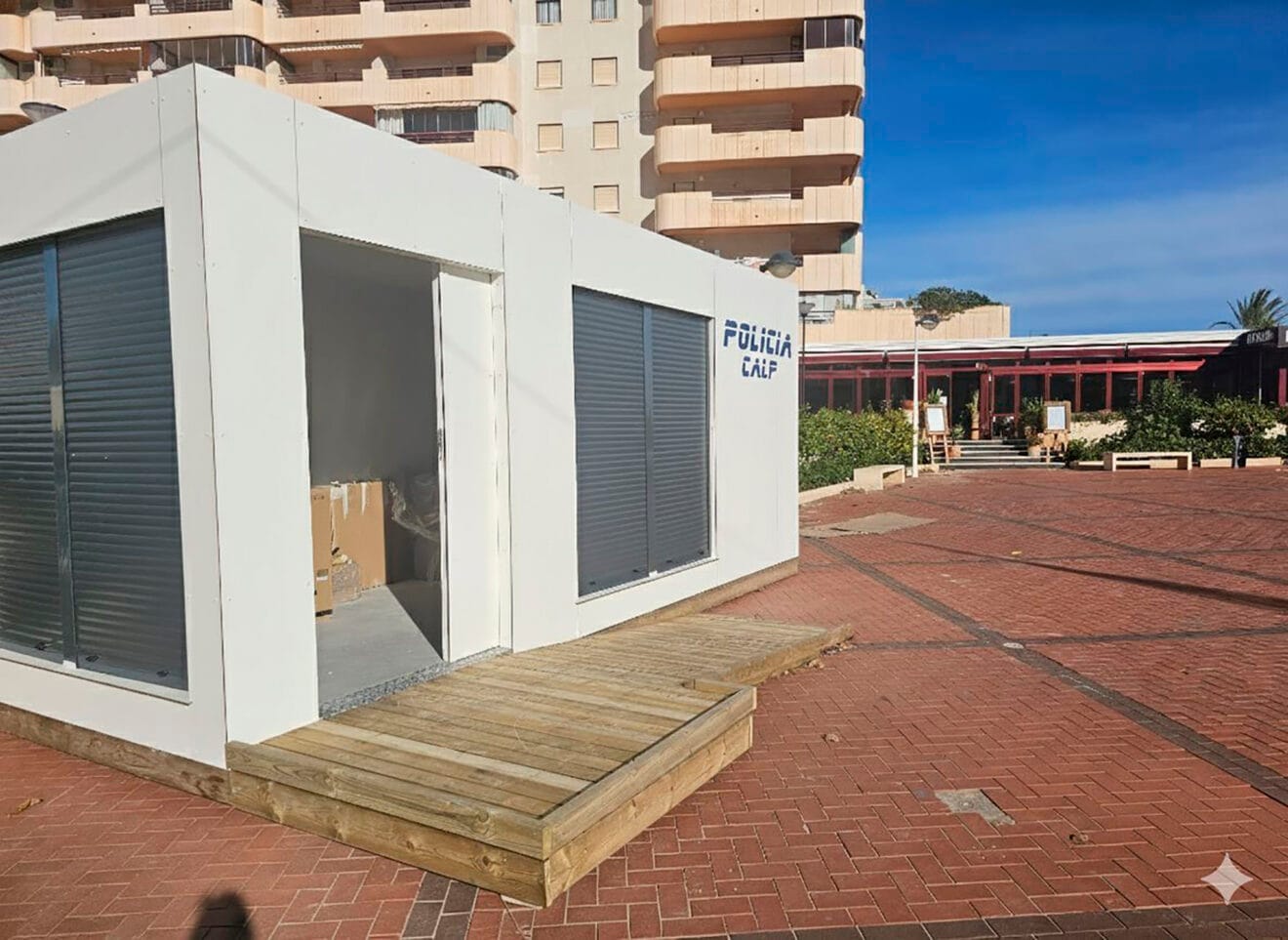 Retén de la Policía Local de Calp en la playa de la Fossa