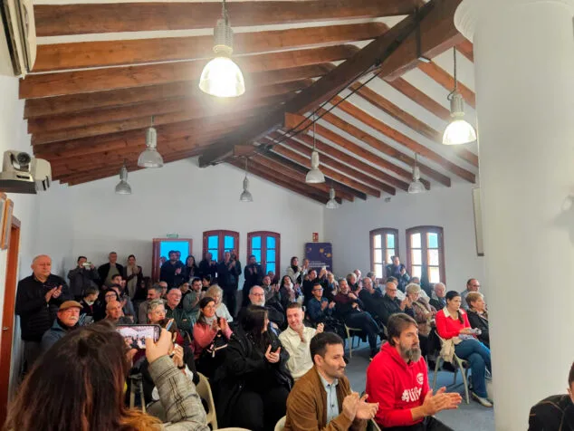 Imagen: Sala de plenos de Gata de Gorgos llena para la elección de Toni Signes como nuevo alcalde
