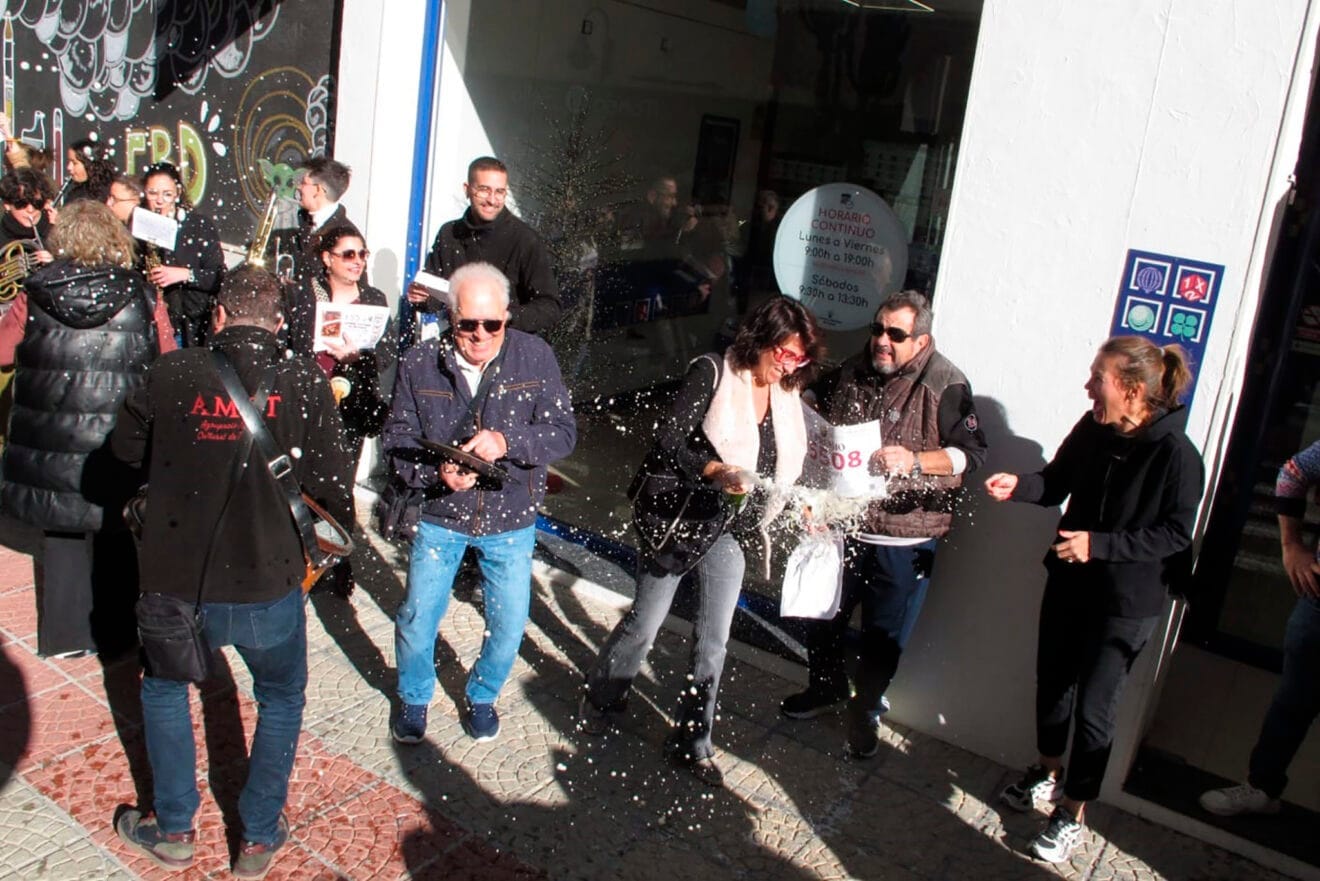 Teulada Moraira cuando recibió la noticia del cuarto premio de la lotería de Navidad 2025