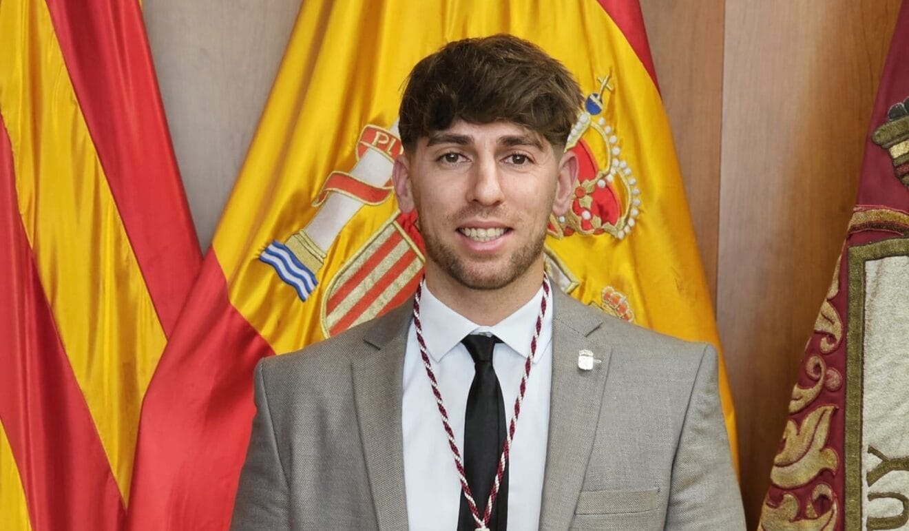 Álex Coca, durante el pleno extraordinario en el que tomó posesión de su cargo como concejal del Ayuntamiento de Calp