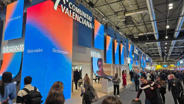 A Comunidade Valenciana consolida sua posição como uma das principais atrações da Fitur 2026 e atrai 47% dos visitantes da feira. Ambiente da Cotsa Blanca e Comunidade Valenciana em Fitur 2026 12