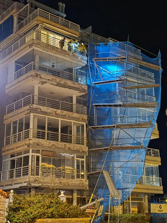 Imatge: Andamio desplaçat pel vent a Calp