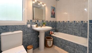 Aseo de tonos mediterráneos en Villa Lulu