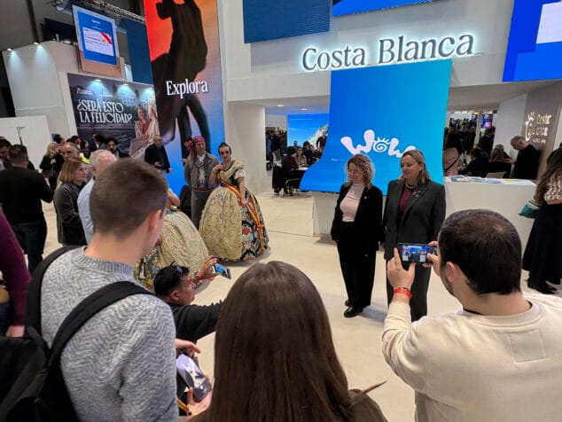 Ana Sala, prefeita de Calp: "É inegável que hoje Calp está entre os dez principais destinos turísticos do país" 4 Imagem: Ana Sala, Prefeita de Calp, e Mireia Ripoll, Conselheira de Planejamento Turístico, falando à imprensa na região da Costa Blanca sobre o Fitur 2026.