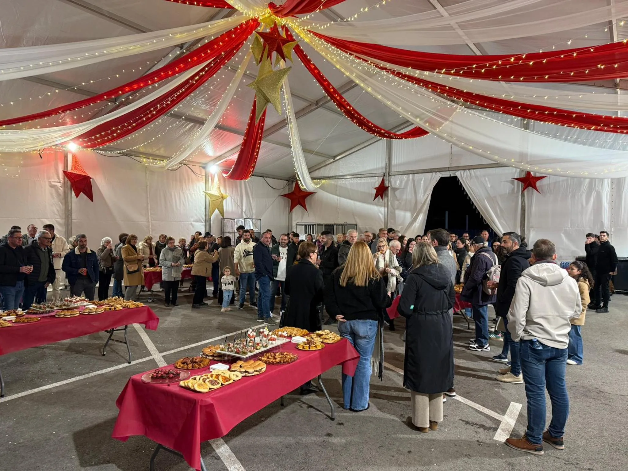 Benitatxell esprime gratitudine per il lavoro delle sue associazioni in un evento di riconoscimento annuale