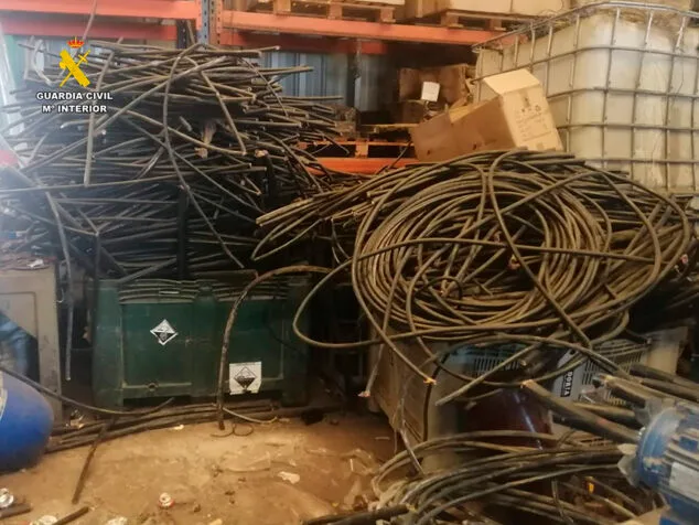 Descubren en un centro de reciclaje de Dénia 2.500 kilos de cableado robado en Benissa y Alfàs del Pi 1 Imagen: Cableado descubierto por la Guardia Civil de Calp en Dénia