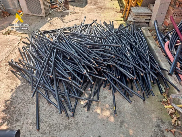 Descubren en un centro de reciclaje de Dénia 2.500 kilos de cableado robado en Benissa y Alfàs del Pi 2 Imagen: Cableado robado en la Marina Alta y descubierto por la Guardia Civil de Calp
