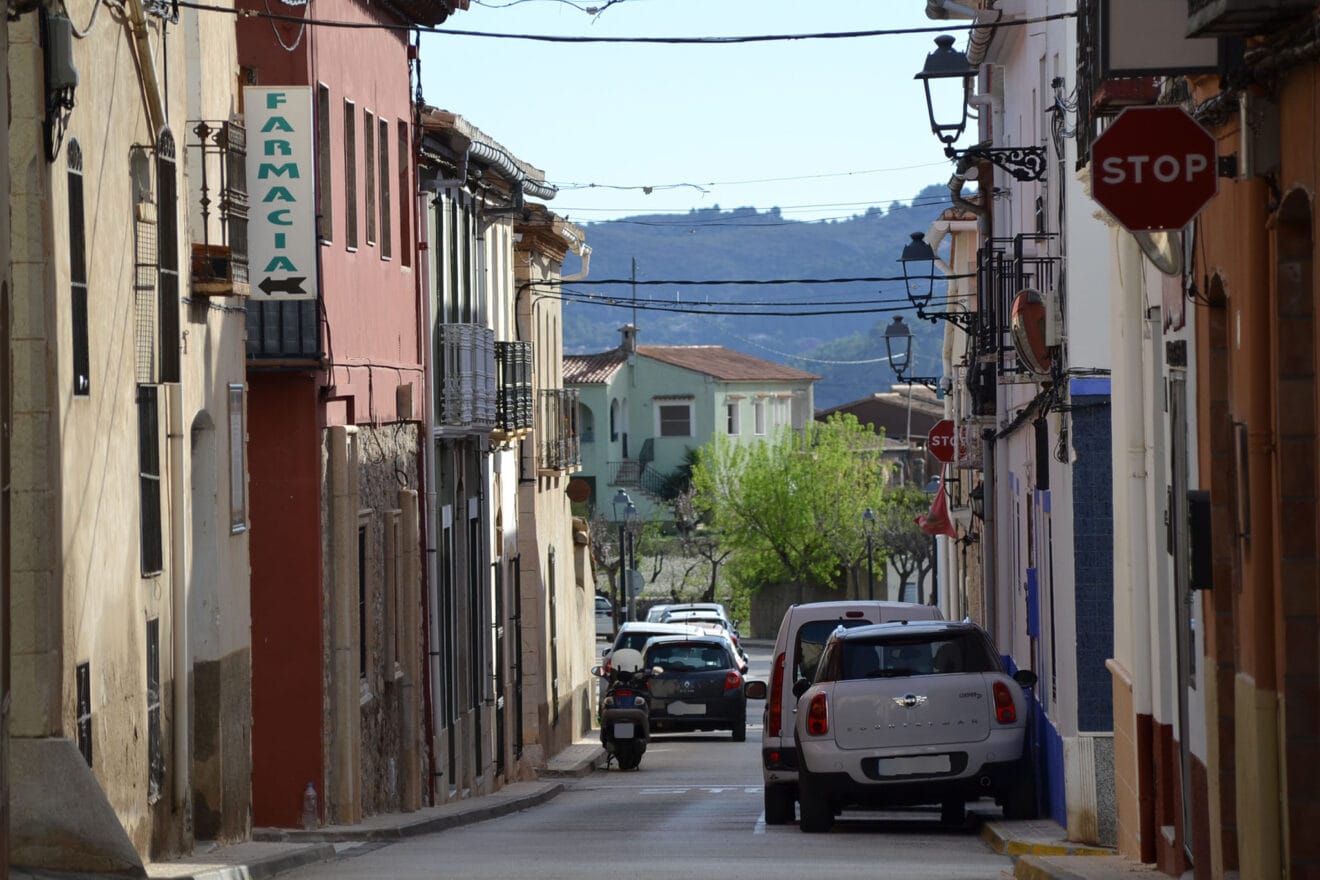 Calle en Alcalalí