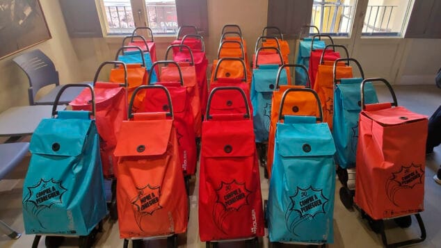 Imagen: Carros de la compra entregados en Pedreguer