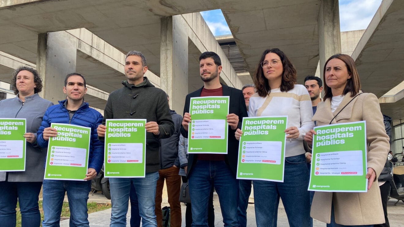 Compromís celebrando la reversión del Hospital de Dénia
